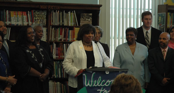 Above photo: On May 22, 2007, four days after her re-election as President of the 32,000-member Chicago Teachers Union, CTU President Marilyn Stewart (above) joined Chicago Public Schools officials (including CEO Arne Duncan, below) at the Lawndale Community Academy on Chicago’s West Side to announce that the union was endorsing a controversial merit pay program pushed by Chicago’s corporate leadership. Stewart didn’t even consult the union’s executive board, which she controls, before pushing through the program. Directly behind Stewart (right in the photograph above) is Clarice Berry, President of the Chicago Principals and Administrators Association, which also endorsed the plan. Substance photos by George N. Schmidt.